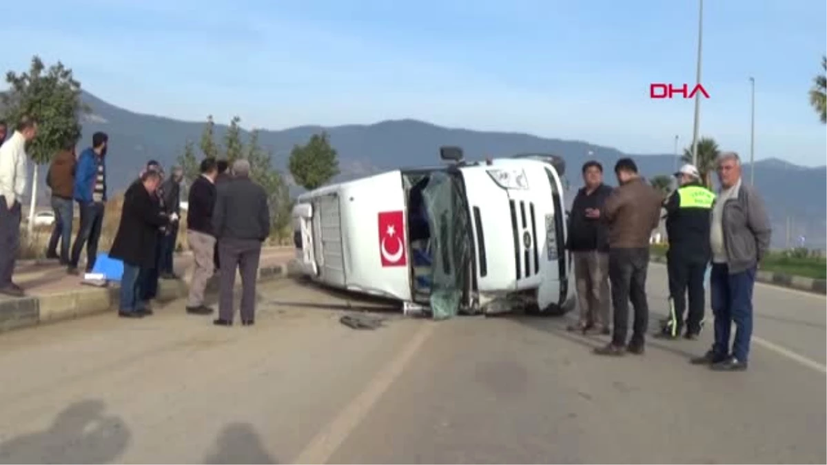 Gaziantep\'te Otomobil ile Minibüs Çarpıştı 16 Yaralı