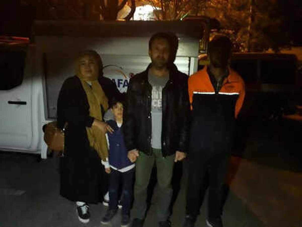 Gezmeye Gittikleri Dağda Mahsur Kalan Aile Kurtarıldı