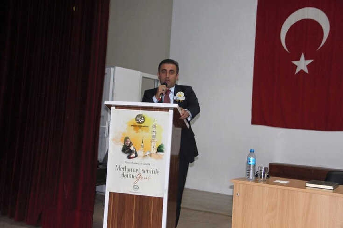 Güroymak\'ta "Peygamberimiz ve Gençlik" Konulu Konferans