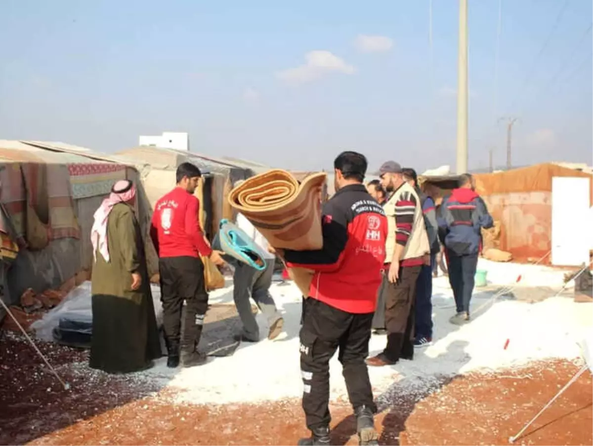 İdlib\'e Battaniye ve Sünger Yatak Yardımı