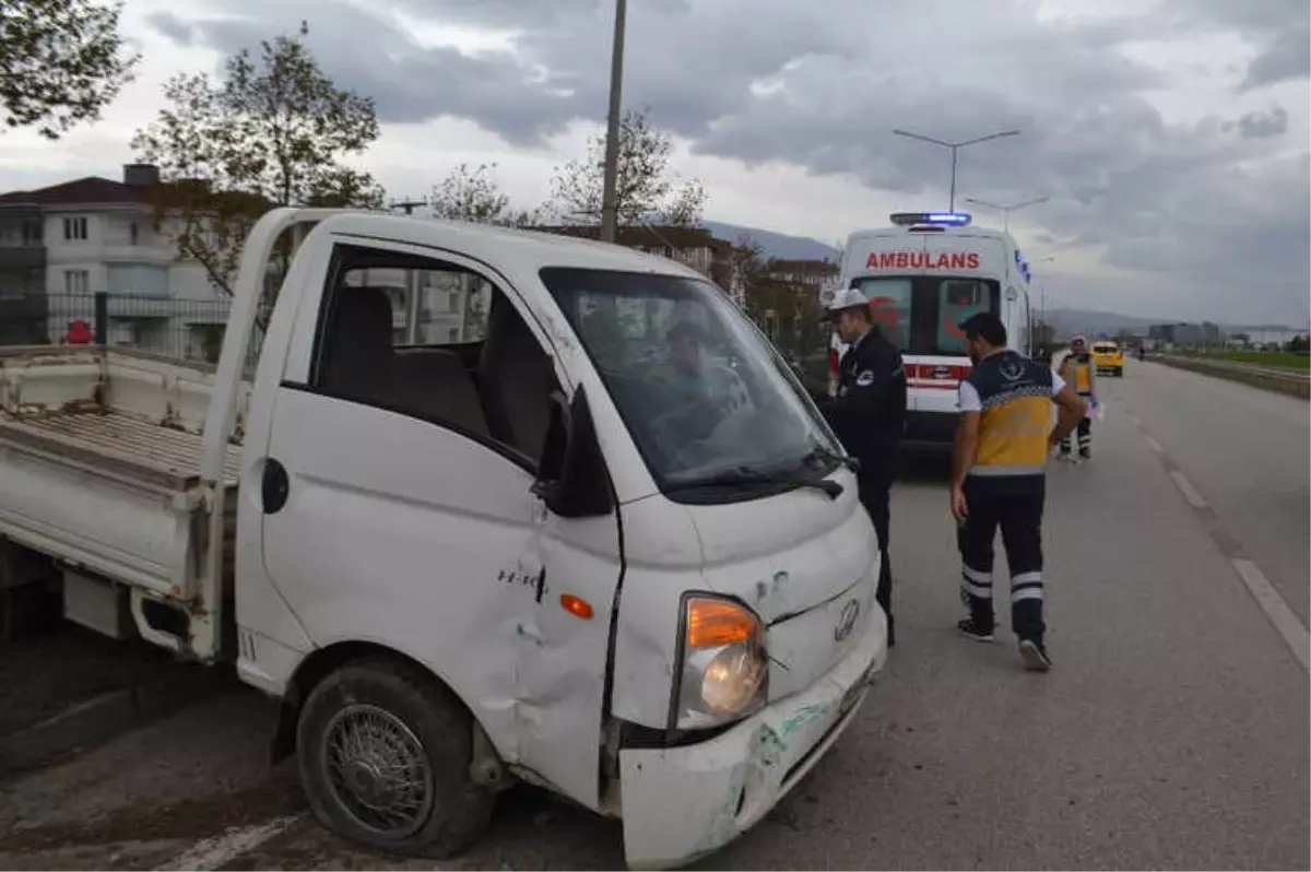 Kamyonet Sürücüsü Ölümden Döndü