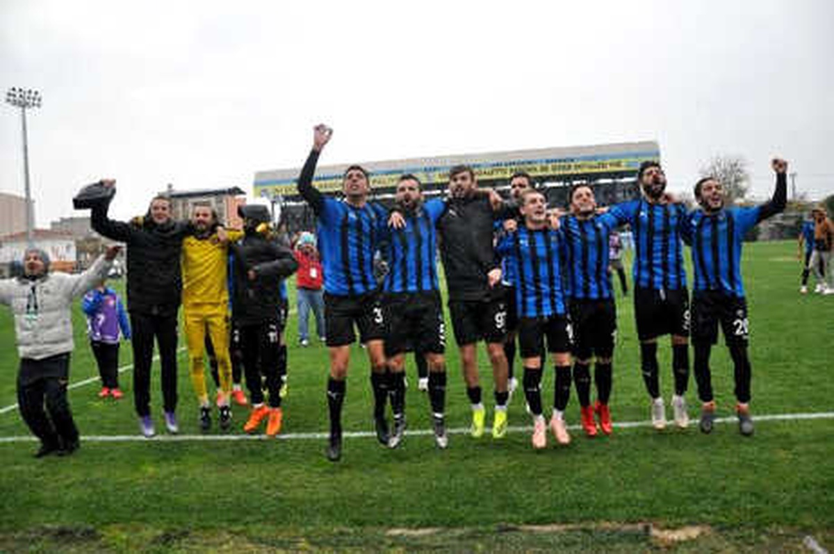 Karacabey Belediyespor\'da Yüzler Gülüyor