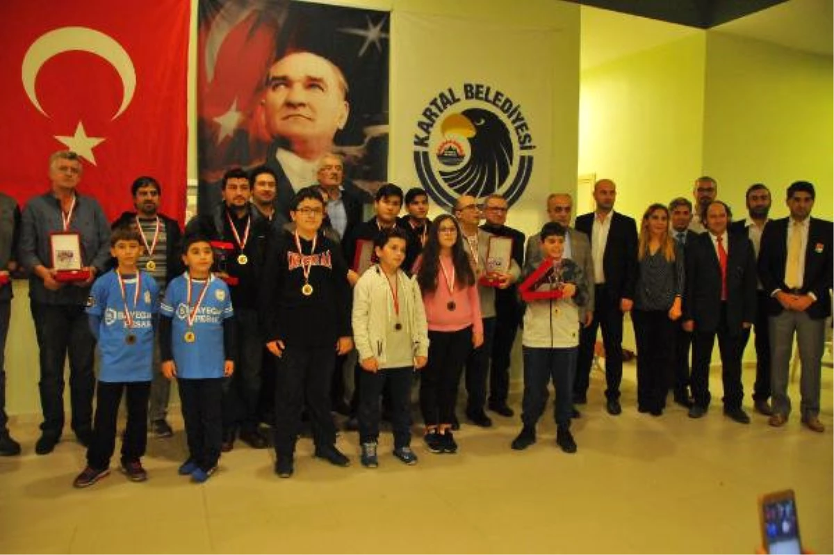 Kartal\'da 7. Atatürk Kupası Satranç Turnuvası Heyecanı Yaşandı