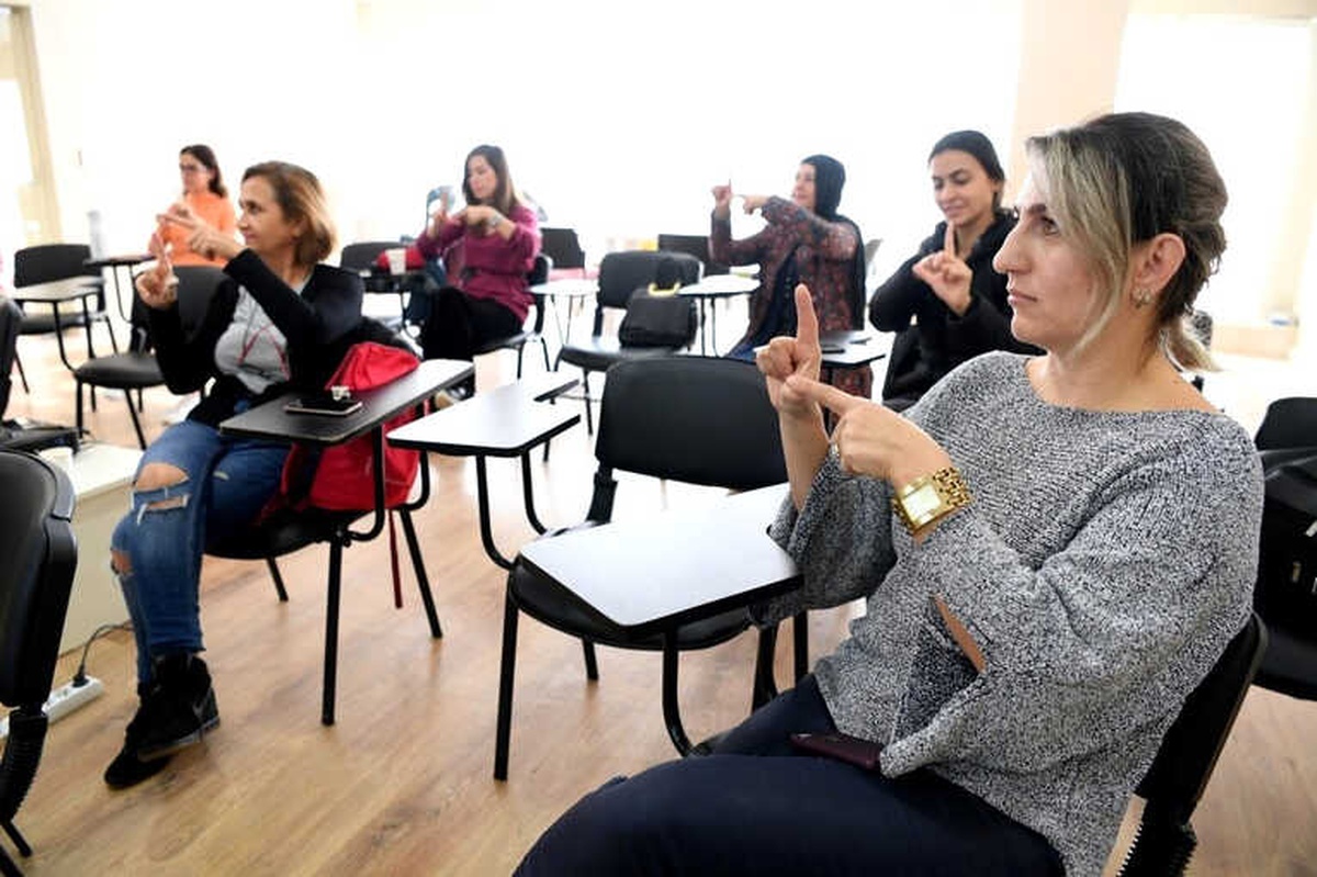 Konyaaltı\'nda Vatandaşlara, İşaret Dili Kursu