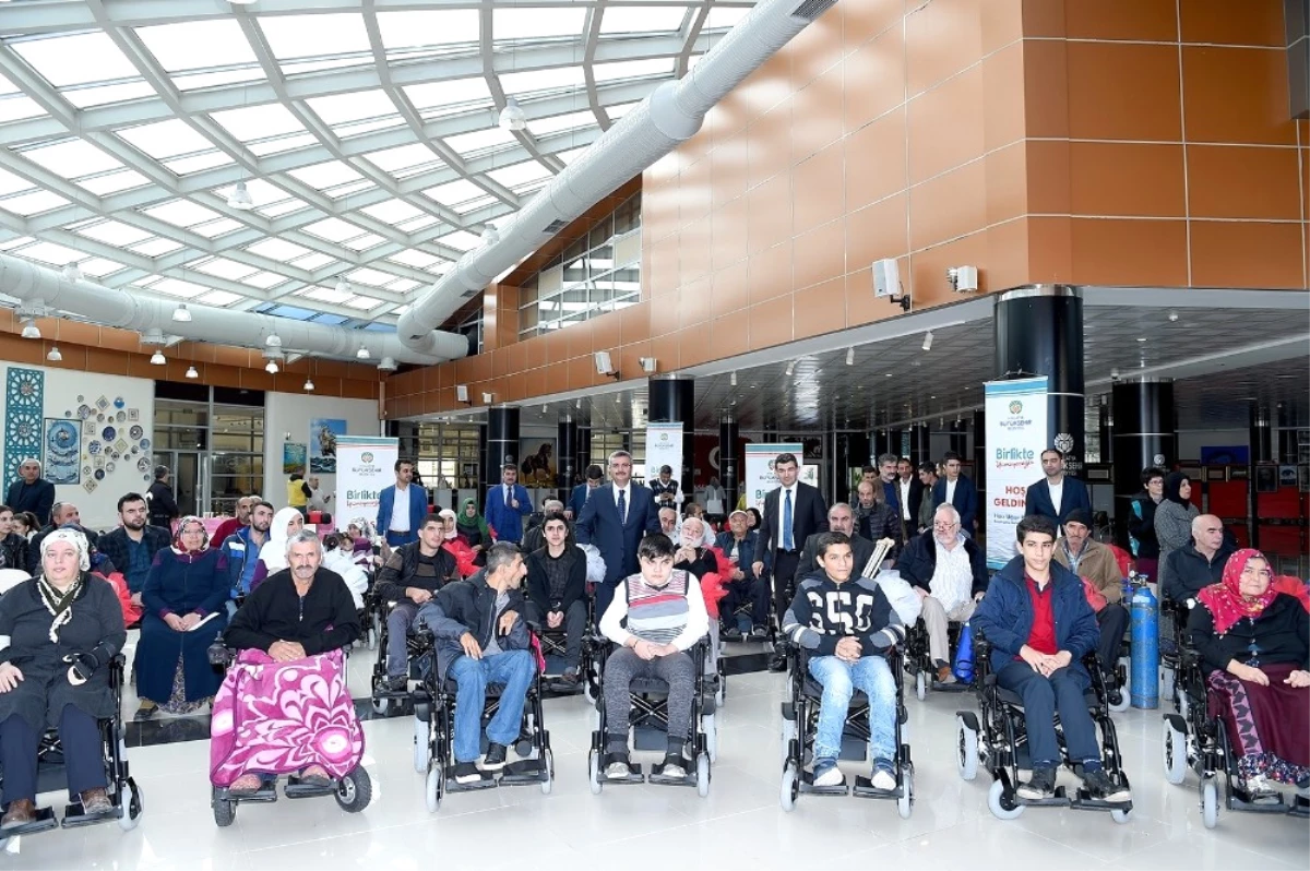 Malatya\'da Engellilere Tekerlekli Sandalye