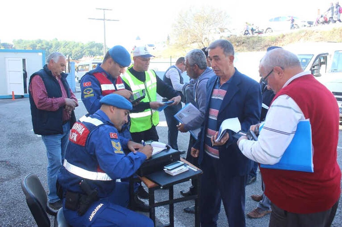 Manavgat\'ta Denetlenen 25 Servis Aracından 7\'sine Ceza Uygulandı