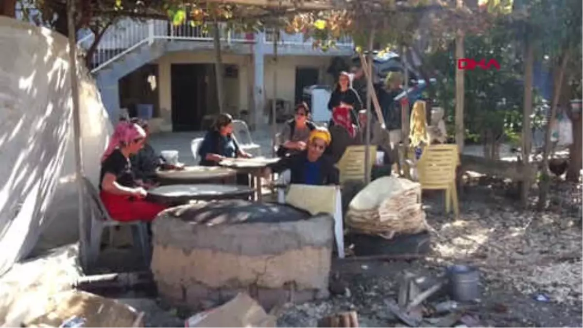 Mersin Kadınlar İmece Usulü Kışlık Ekmek Pişiriyor