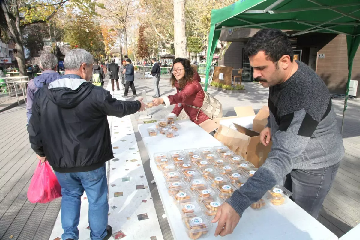 Odunpazarı Belediyesi Kandil Simidi Dağıttı