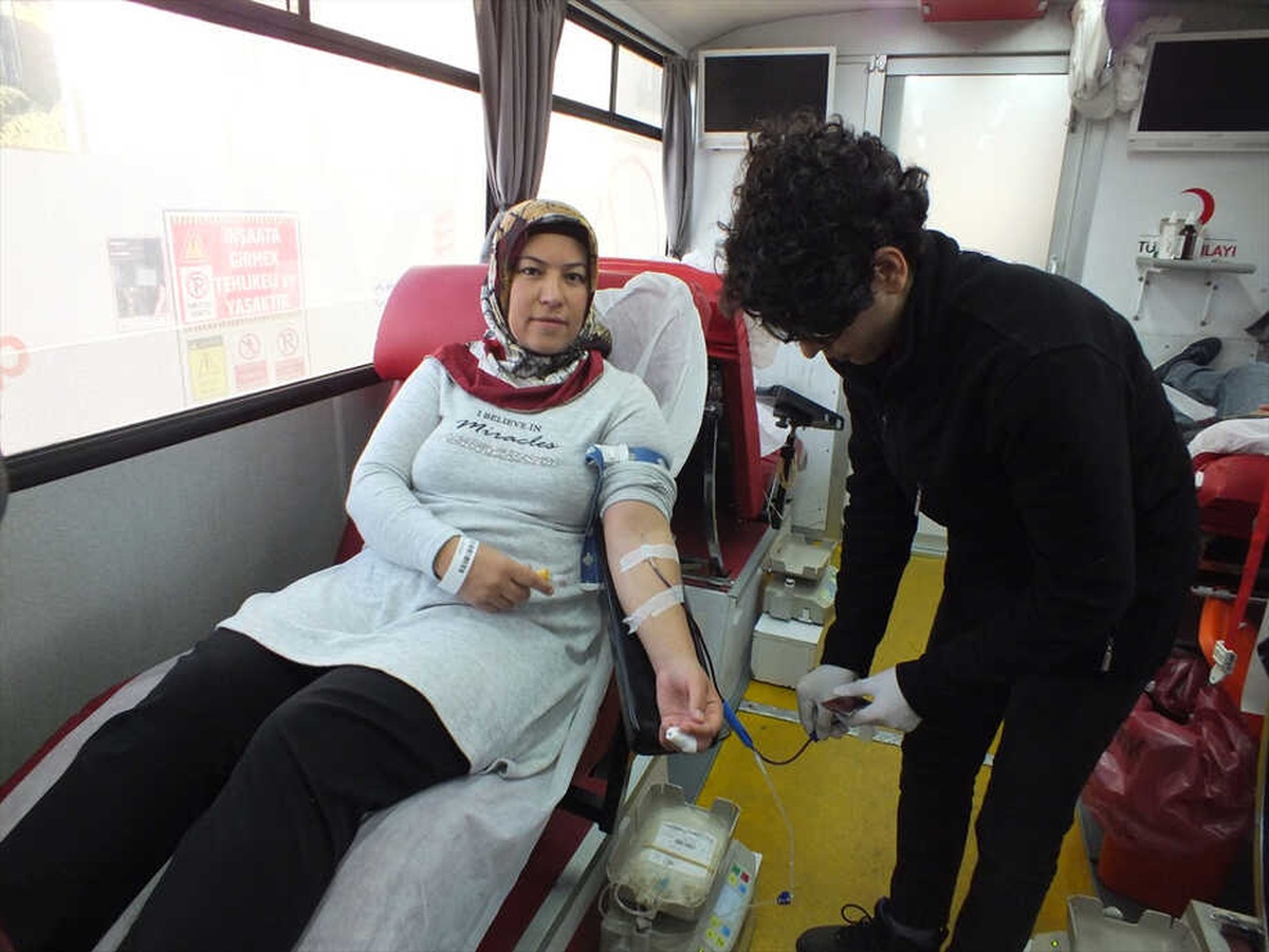 Öğrenci Velileri ve Öğretmenlerden Kan Bağışı