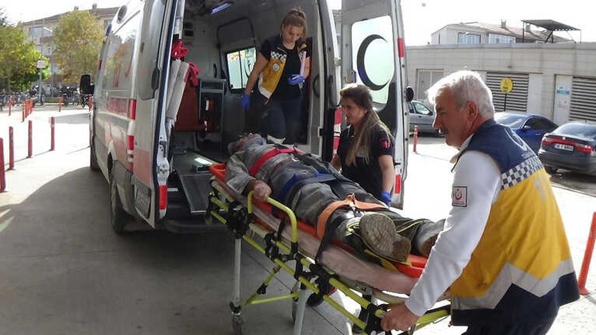 Okul İnşaatından Düşen Usta Yaralandı