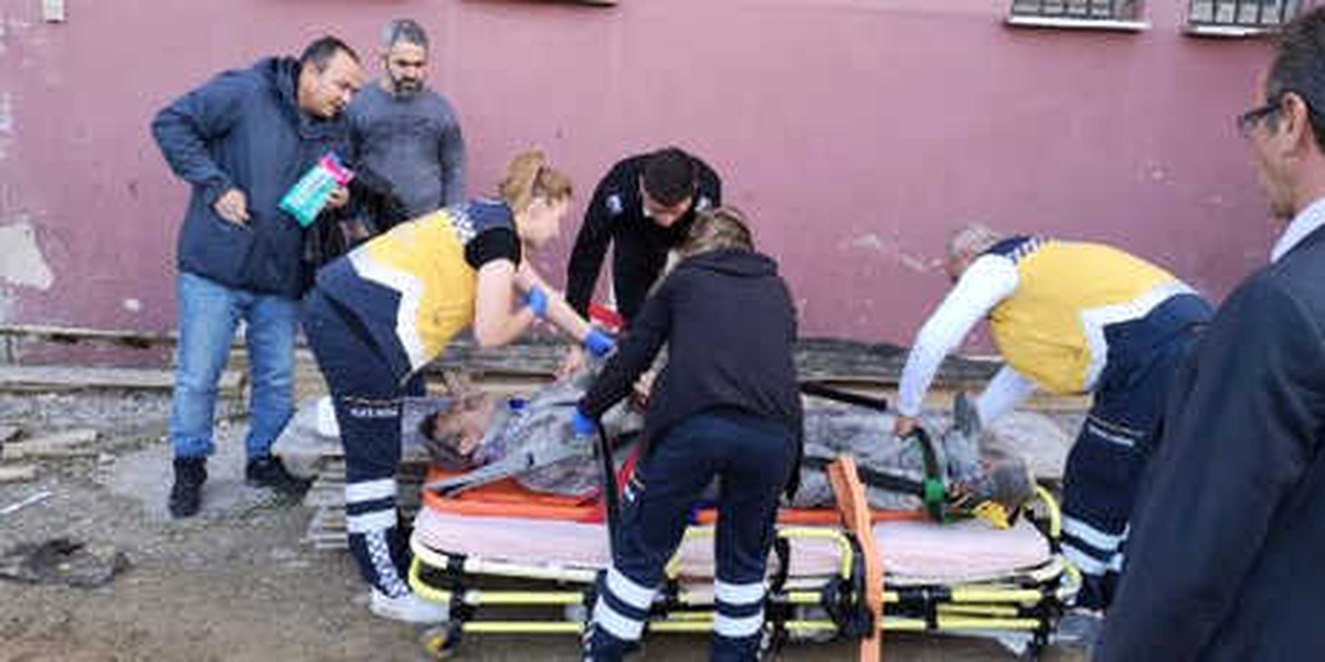 Okulda Sıva Yaparken Düşerek Ağır Yaralandı
