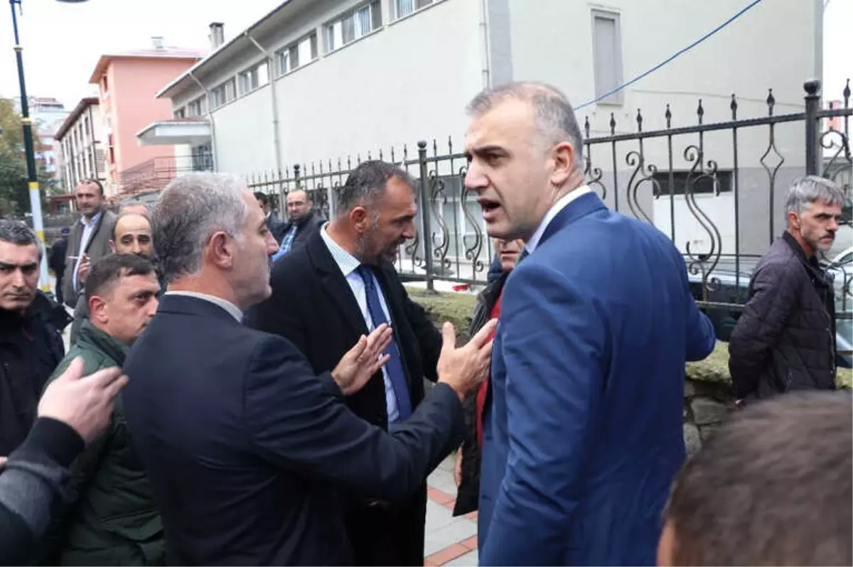 Rize\'de Dolmuş Durağı Başkanı Belediye Çalışanı Tarafından Silahla Ayağından Vuruldu, Ortalık...