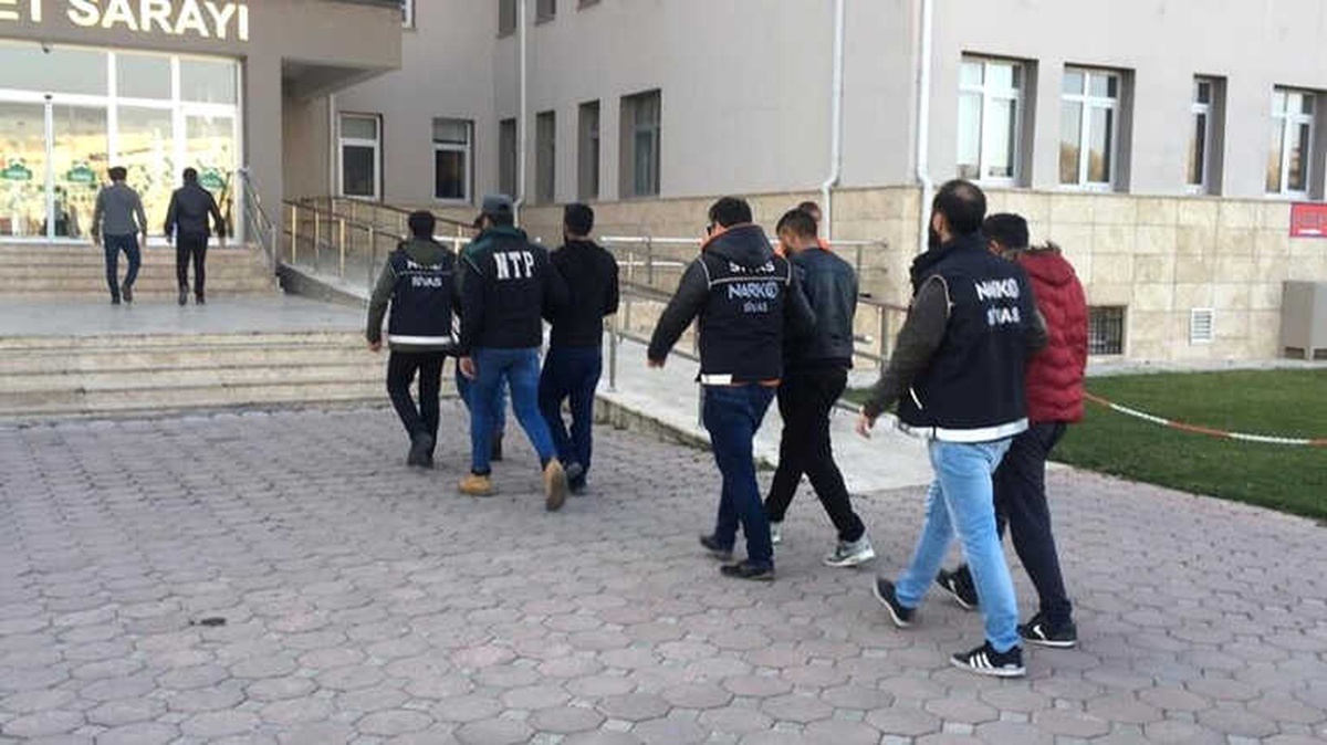 Sivas\'ta Uyuşturucu Operasyonu: 7 Tutuklama