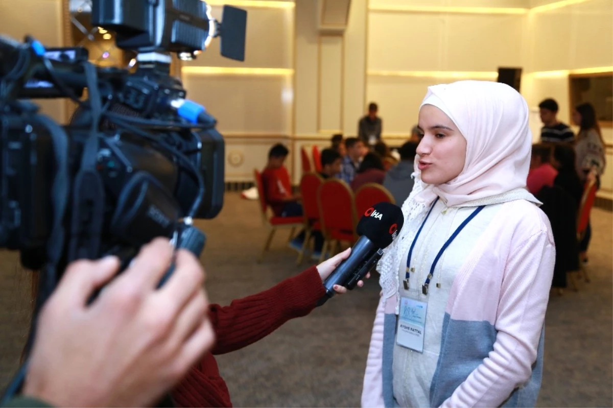 Suriyeli Ayşe Fattal: "Suriye\'de Savunamadığım Haklarımı Türkiye\'de Savunuyorum"