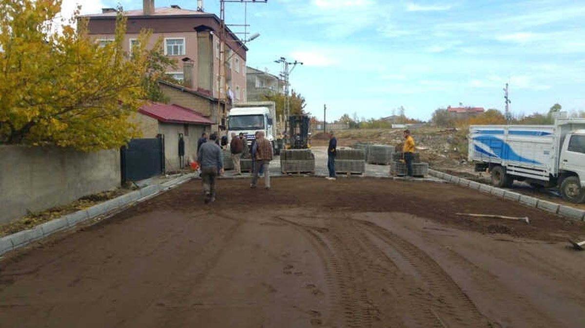 Tatvan\'da Yol Yapım Çalışması