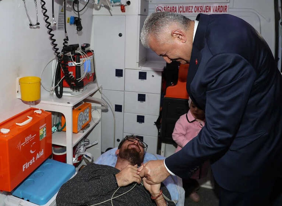 TBMM Başkanı Yıldırım Aracını Durdurup Kazazedelerle İlgilendi