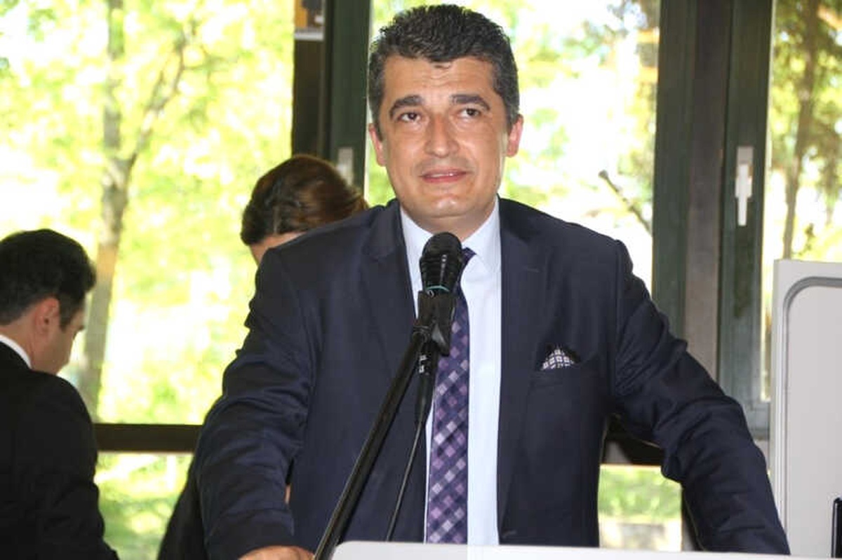 Türk Halkının Kitap Okumamasının Nedeni, Yeterli Rol Model Kişiliklerin Eksikliğidir