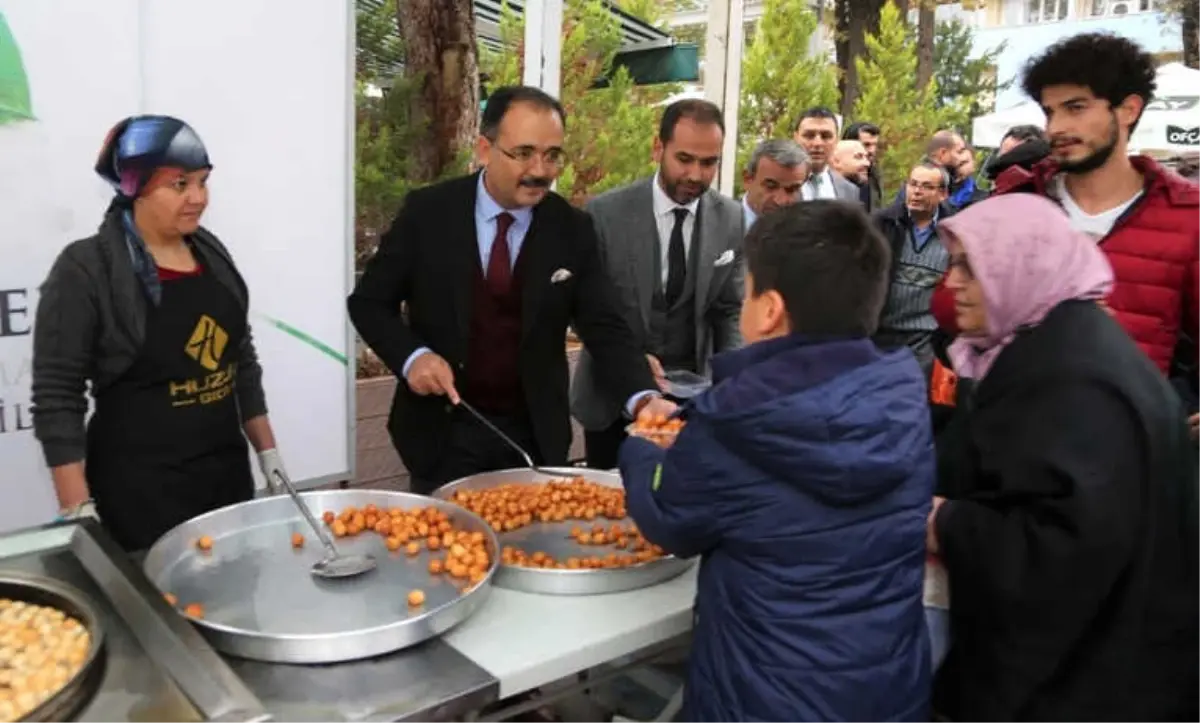 Uşak Belediyesi Mevlid Kandili Münasebetiyle Uşaklılara Lokma İkram Etti