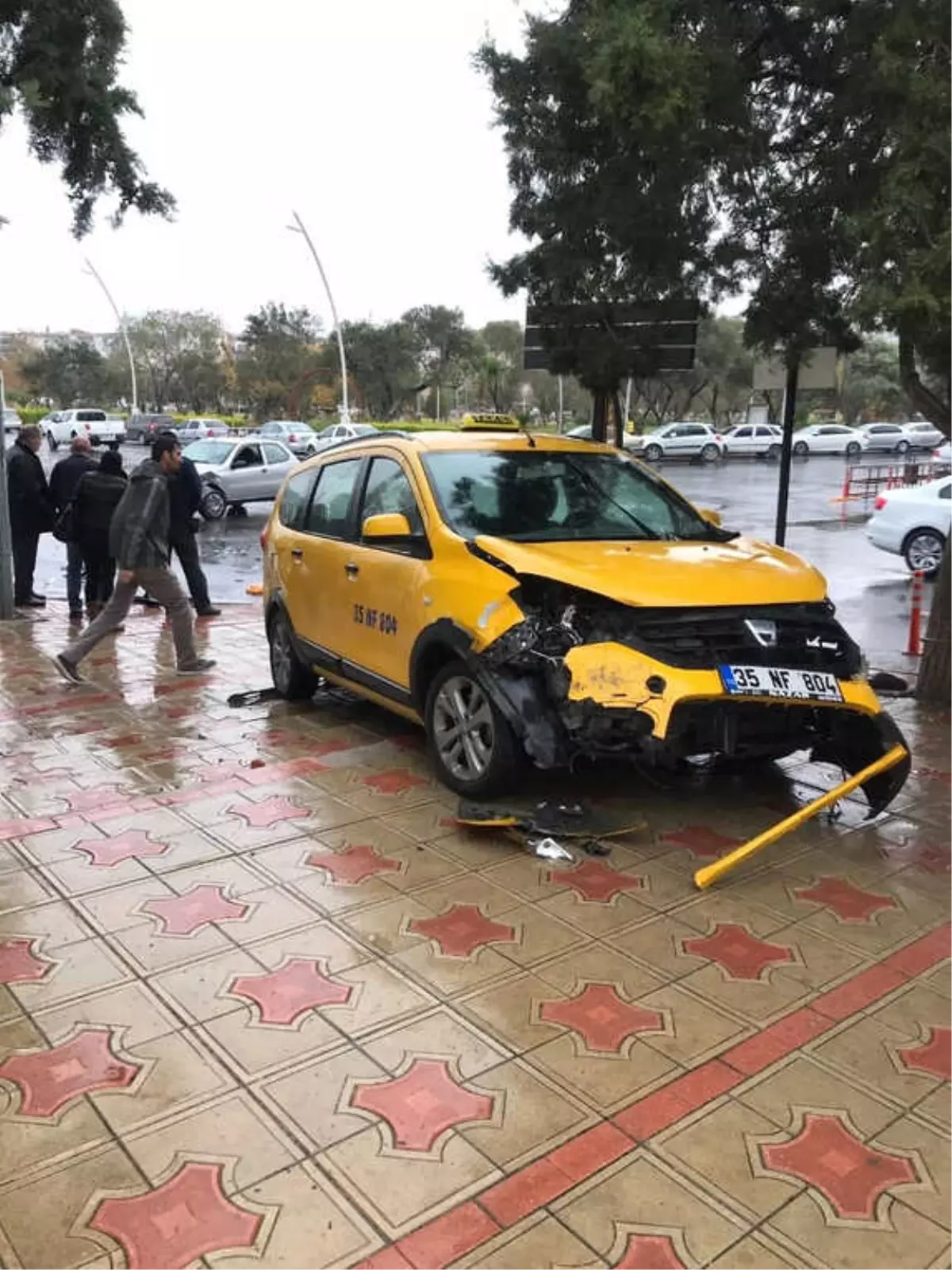 Vatandaştan Trafik Işığı Tepkisi: "İlla Birilerinin Ölmesi mi Lazım?"