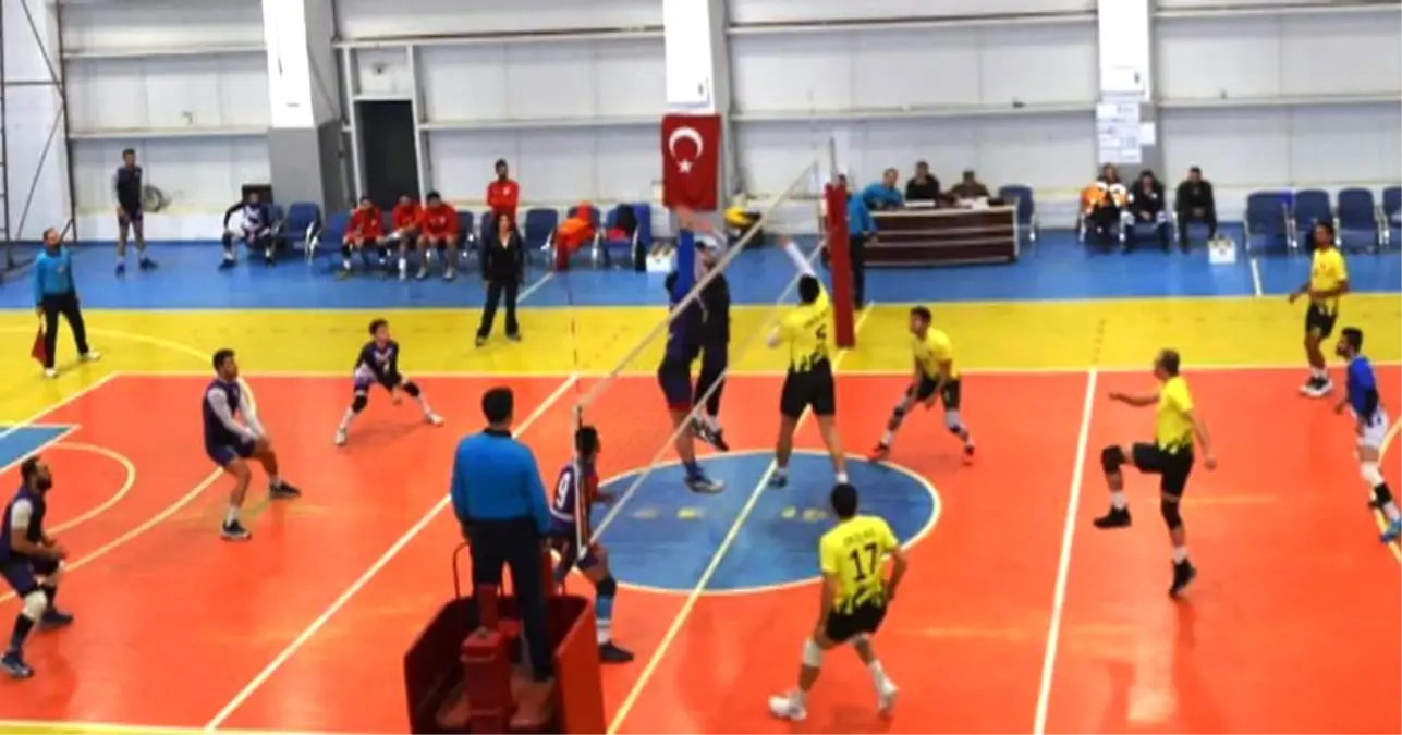 Voleybol Maçı Sonrası Hakem Odası Önünde Arbede