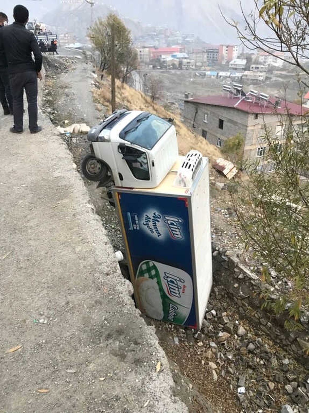 Yoldan Çıkan Kamyonet Amuda Kalktı