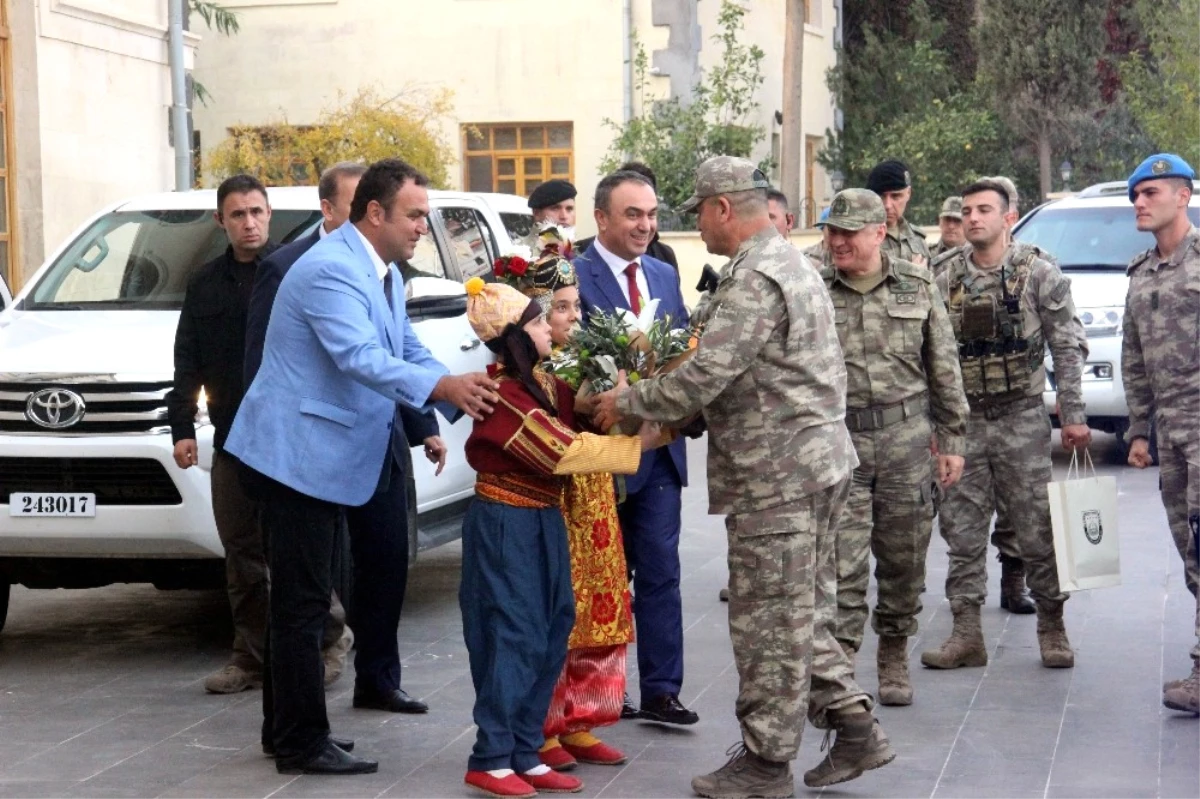 2\'nci Ordu Komutanı Orgeneral Temel\'e Zeytin Dalı ile Karşılama