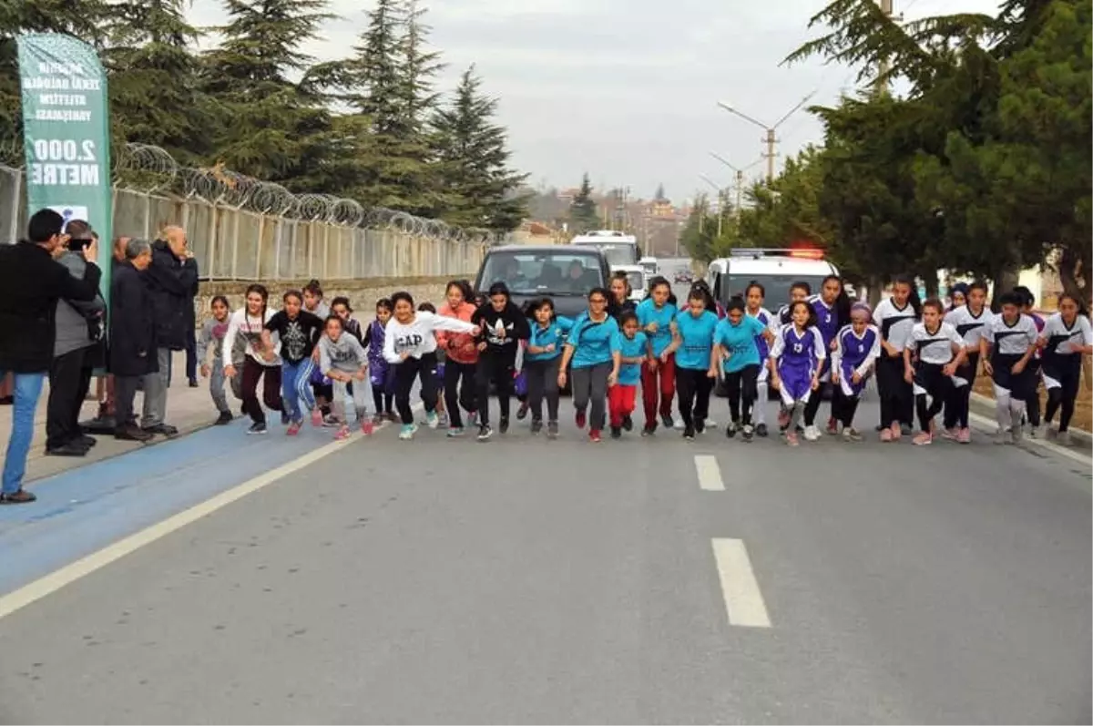 Akşehir\'de Zekai Baloğlu Atletizm Yarışması Düzenlendi