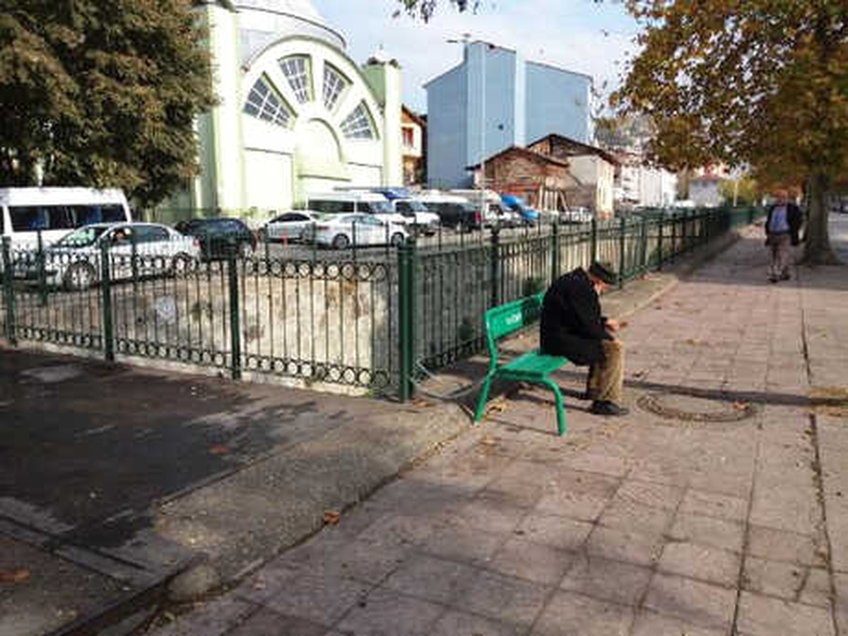 Bankların Çalınmaması İçin \'Zincirli\' Önlem
