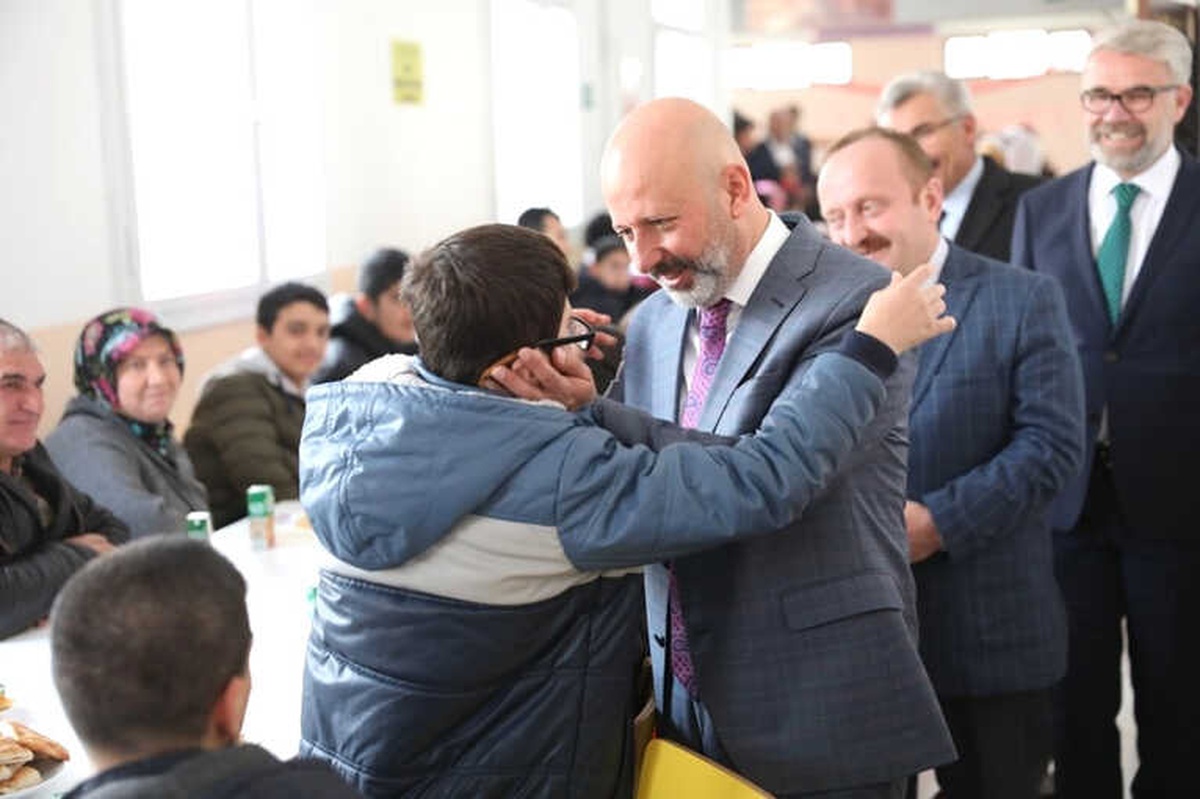 Başkan Çolakbayrakdar Özel Öğrencileri Ziyaret Etti