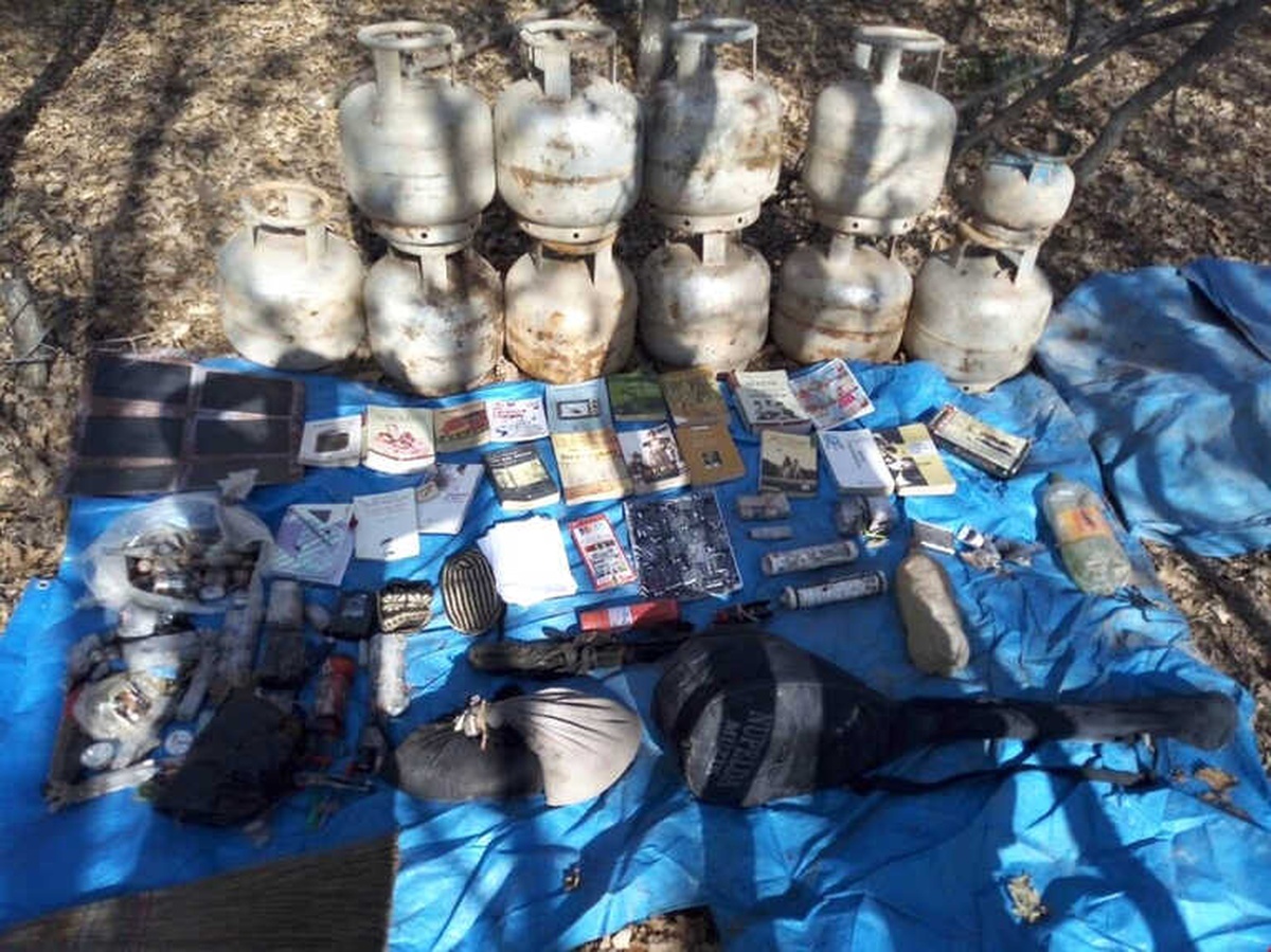 Bingöl\'de 6 Odalı Sığınak ile Patlayıcılar Ele Geçirildi