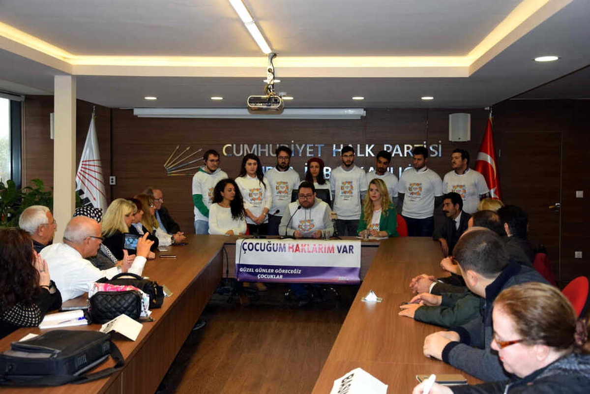 Bursa\'da Chp\'li Gençler, Çocuklara Sahip Çıktı