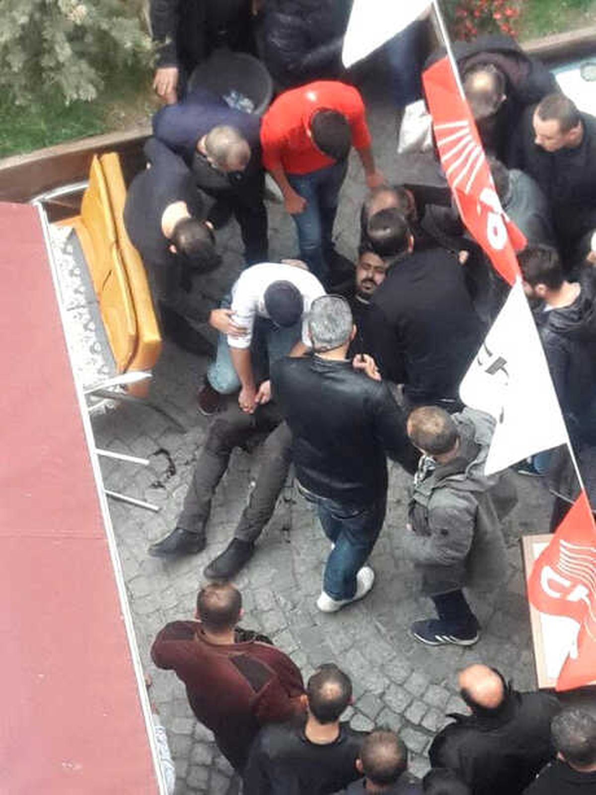Çay Ocağı İşletmecisi, Kavgada Pompalı Tüfekle Vuruldu