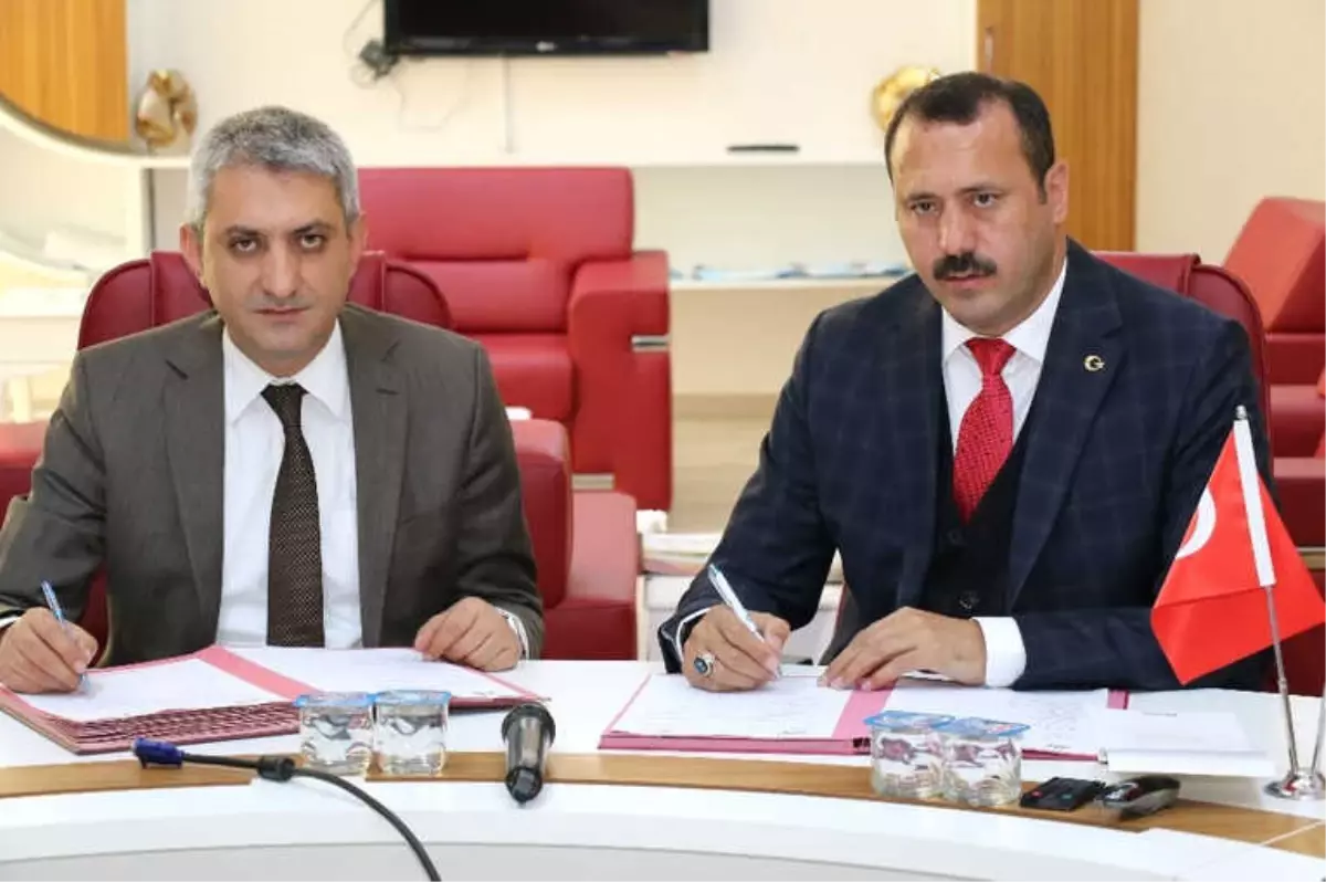 Elazığ\'da "Çevre Dostu Tarımsal Üretim Yöntemleri" Projesi