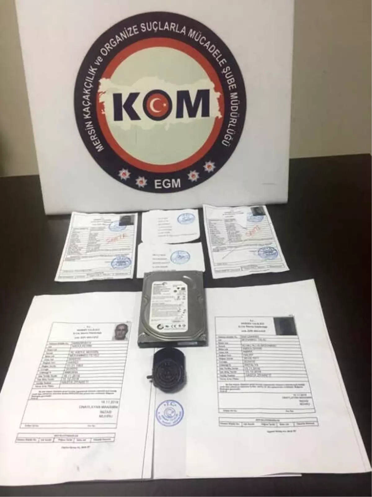 Göçmenlere Sahte Yol İzin Belgesi Verirken Suçüstü Yakalandı