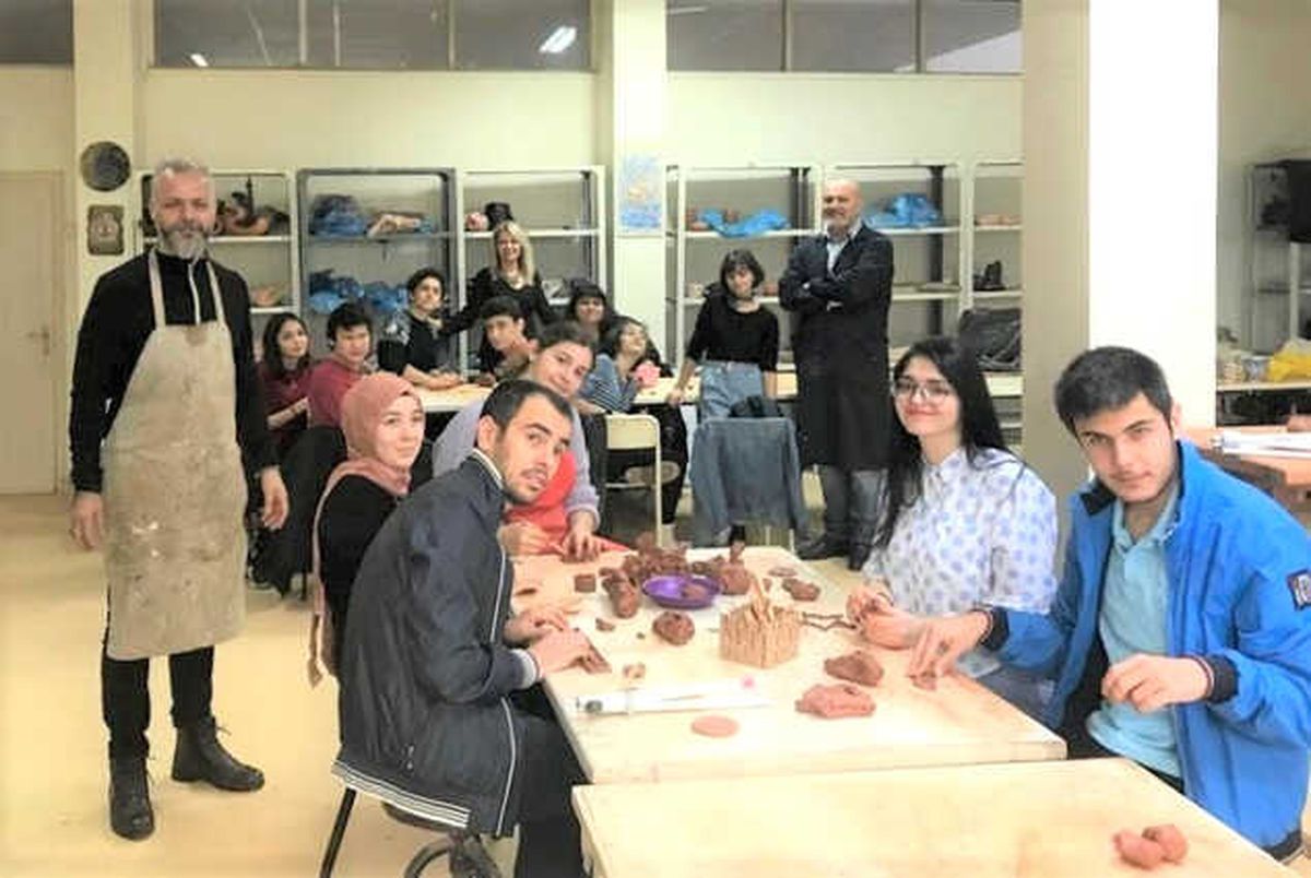 Görmeden Heykel Yaptılar