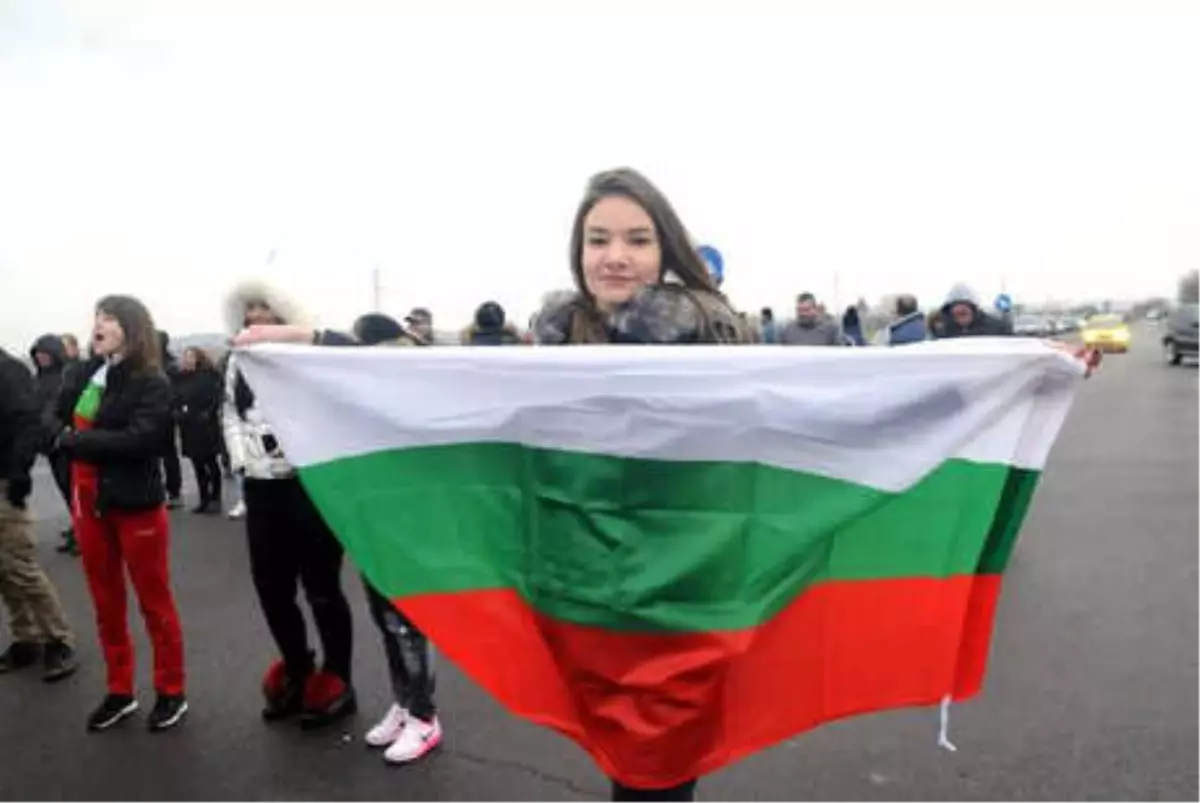 Hükümetin İstifasının İstendiği Bulgaristan\'da Protestolar Bir Ayını Doldurdu