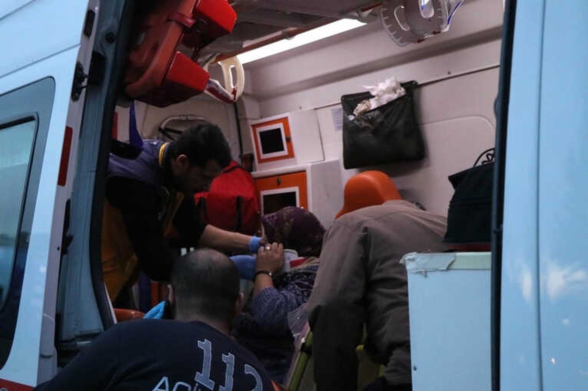 Kayseri\'de Tramvay Öğrenci Servisine Çarptı: 6 Yaralı