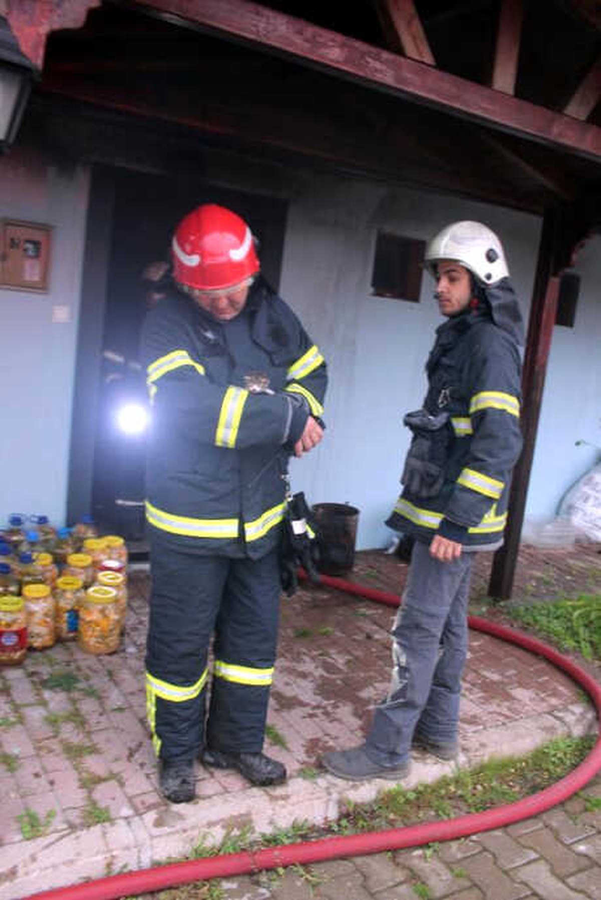 Kedilerin Isınması İçin Yakılan Soba Çamaşırları Tutuşturdu