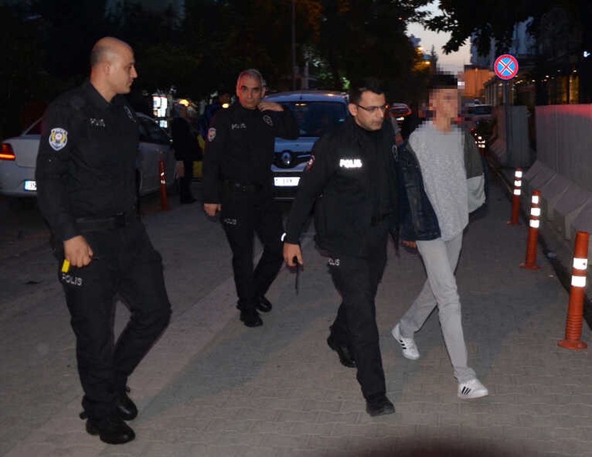 Lise Öğrencisine Okul Çıkışı Silahlı Saldırı