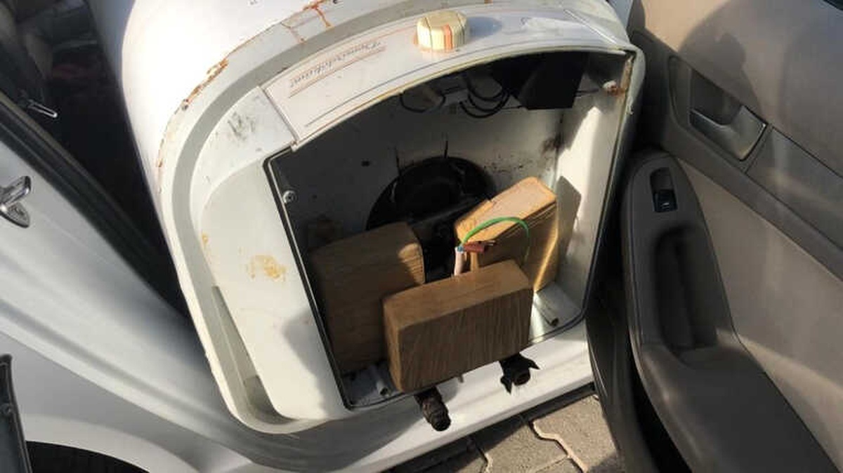 Lüks Otomobilden Uyuşturucu Fışkırdı