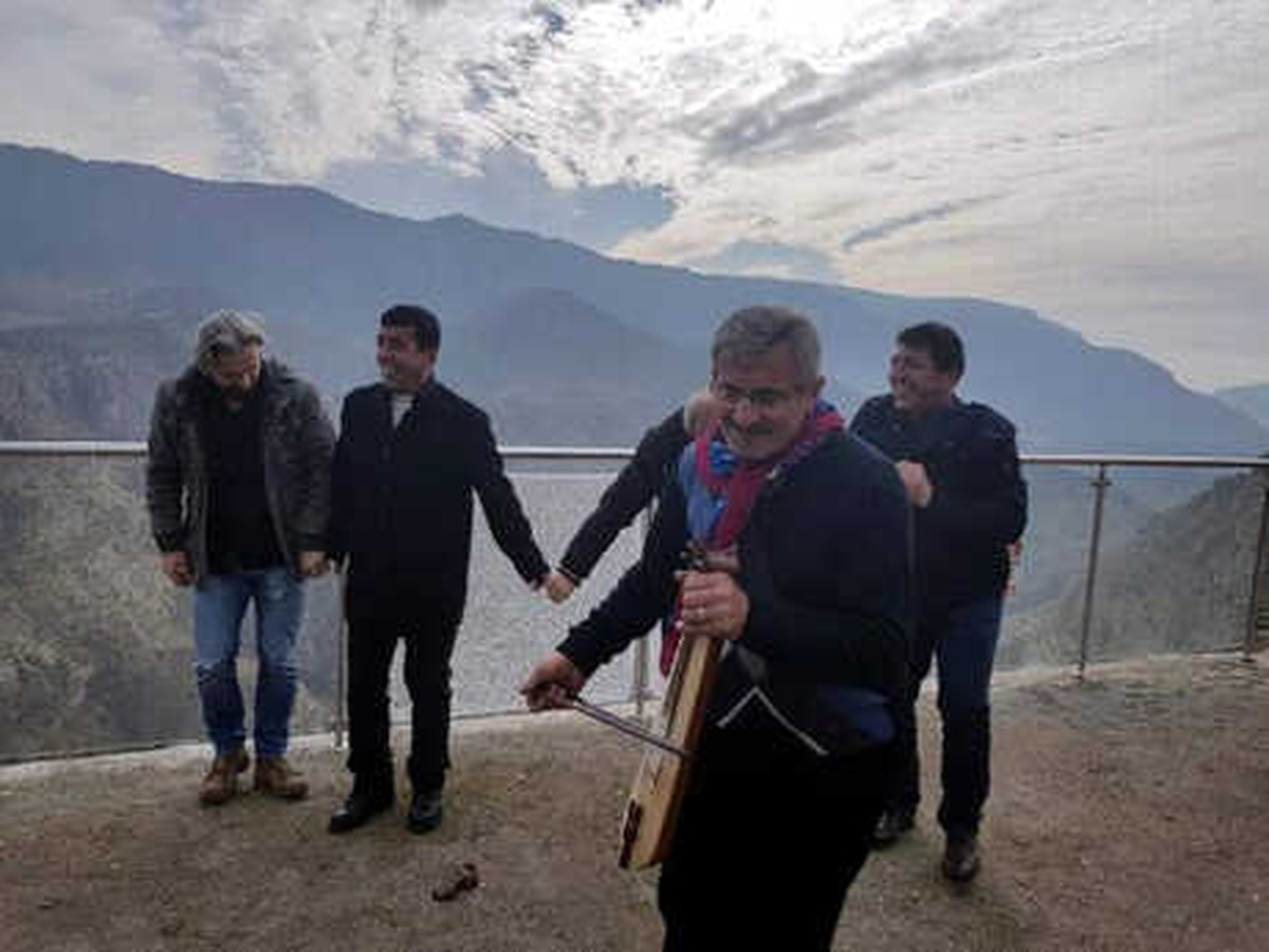 Siirt\'e Hamsi Festivali İçin Gelen Trabzonlular Horon Oynadı