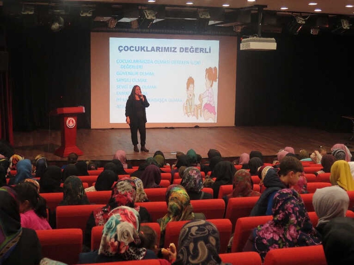 Sincan Belediyesinden Çocuk Hakları Günü Semineri