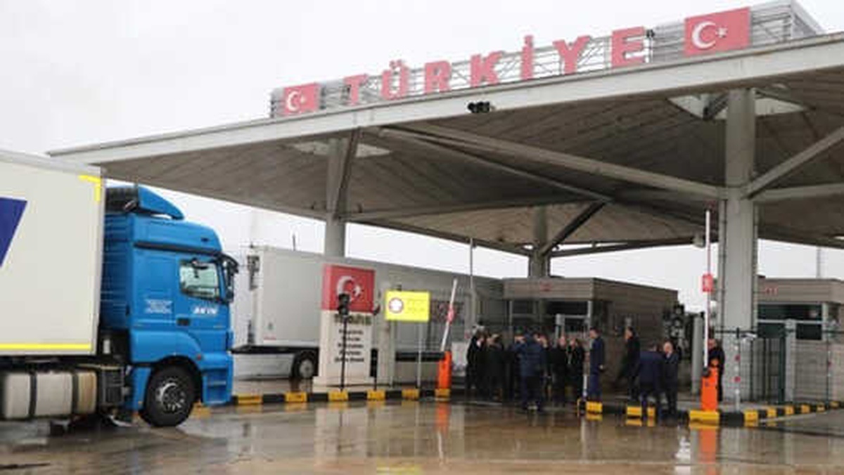 Sınır Kapılarında Tır Kuyruklarının Oluşması Engellenecek