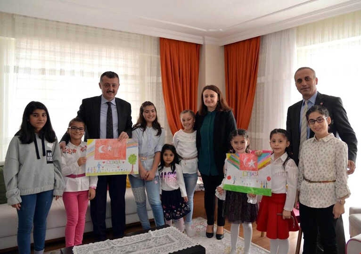 Vali Büyükakın Çocuklara Haklarını Anlattı