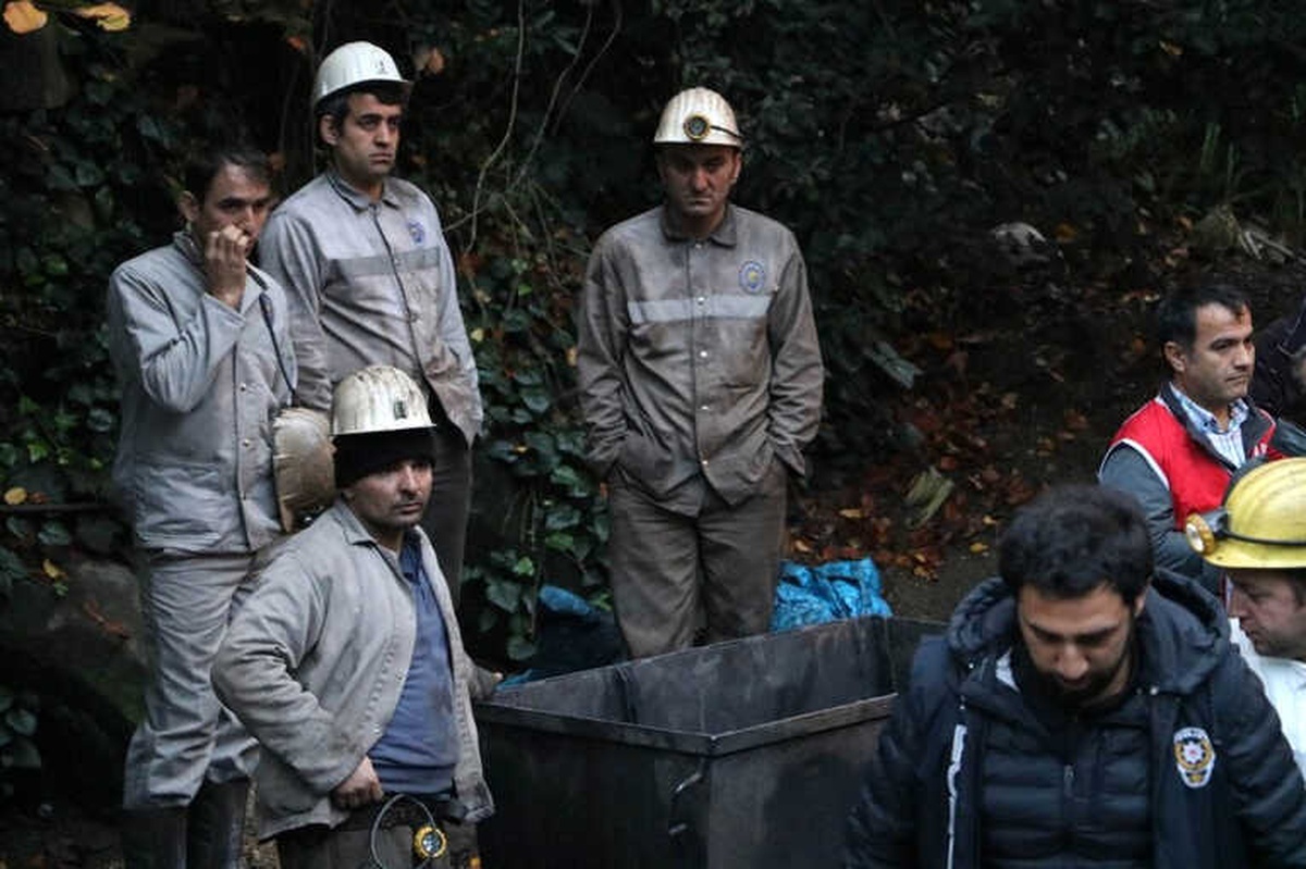 3 İşçinin Mahsur Kaldığı Madenin Önündeki Bekleyiş Sürüyor