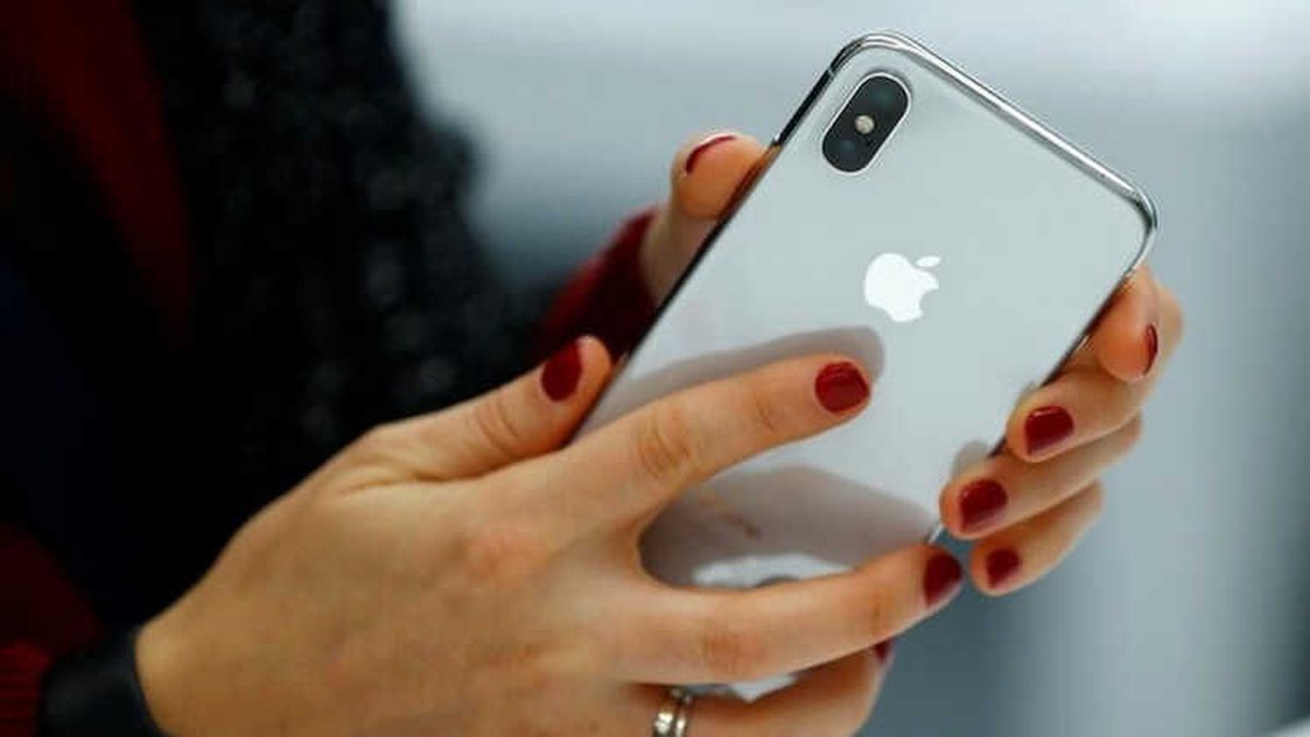 Apple\'da Yanlış Giden Bir Şeyler mi Var? Teknoloji Devinin Hisselerinin Düşmesinin Dört Nedeni