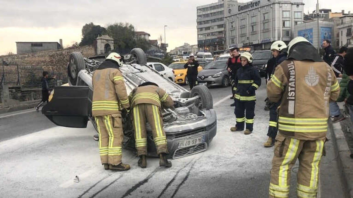 Atatürk Köprüsü\'nde Takla Atan Araç Alev Aldı: 1 Yaralı