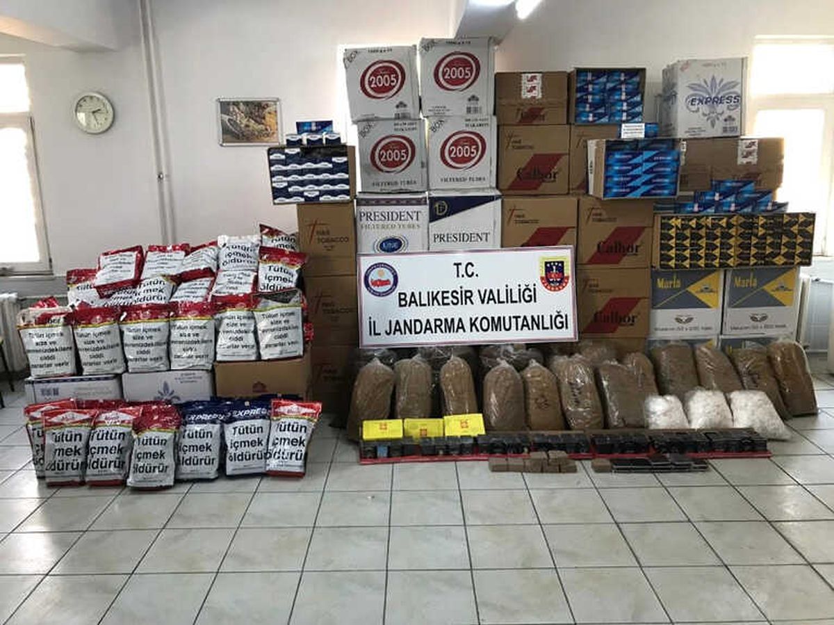 Bigadiç\'te Kaçak Sigara Operasyonu