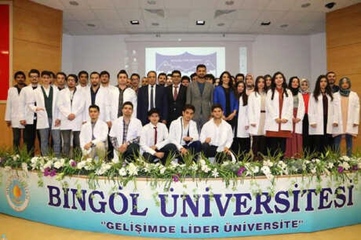 Bingöl\'de Diş Hekimliği Fakültesi\'nin İlk Öğrencileri Önlük Giydi