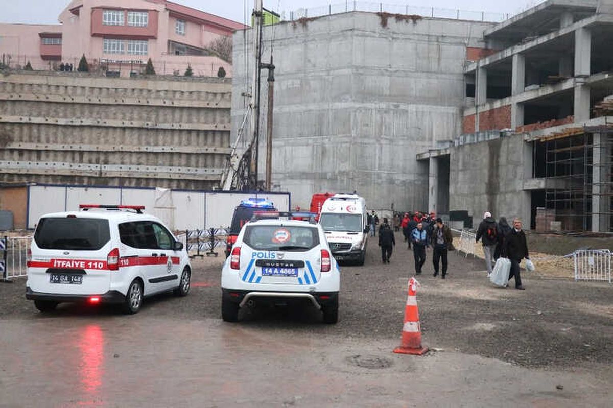 Bolu\'da 5 Katlı Otoparkta Yangın Paniği